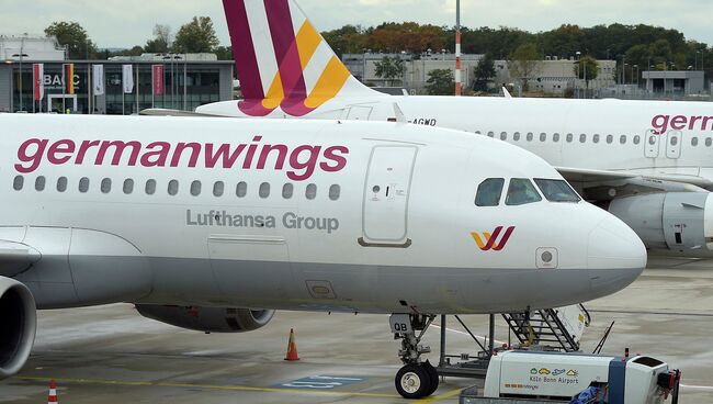 Самолет Airbus A320 авиакомпании Germanwings в аэропорту Дюссельдорфа 