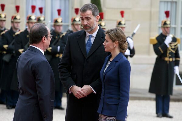 Президент Франции Франсуа Олланд и король Испании Филипп VI с королевой Летицией в Елисейском дворце в Париже