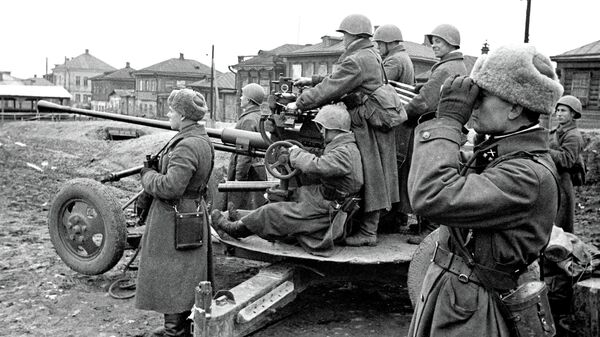 Отражению танковой атаки на улицах Тулы в годы Великой Отечественной войны. Архивное фото