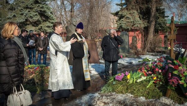 Панихида по Артему Боровику на Новодевичьем кладбище в 15-ю годовщину его гибели