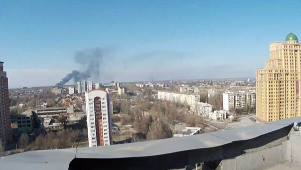 Столб темно-серого дыма поднялся над аэропортом Донецка