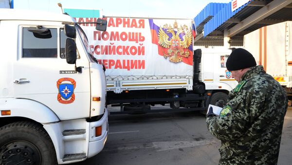 Грузовой автомобиль из колонны МЧС России с гуманитарной помощью для Донбасса на КПП Матвеев Курган. Архивное фото