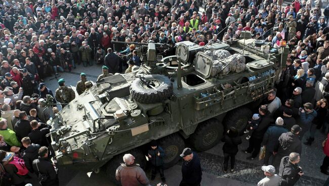 Американские бронемашины Stryker совершают Драгунскую прогулку по Восточной Европе