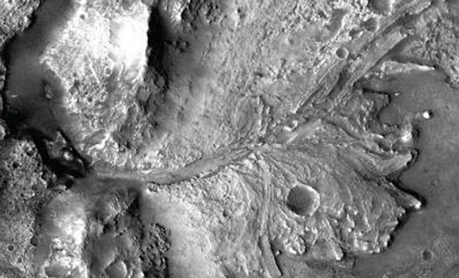 Одно из русел рек, впадавших в озеро в кратере Йезеро