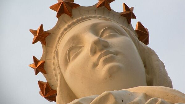 Статуя Мадонны в Ливане