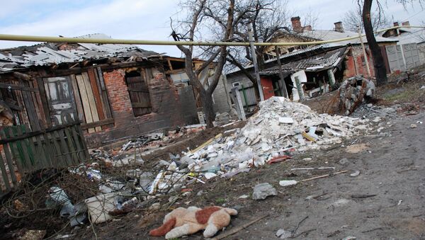 Разрушенные жилые дома в поселке шахты Трудовская