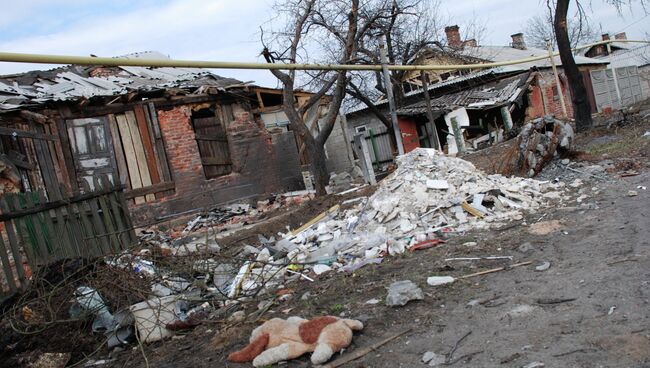 Разрушенные жилые дома в поселке шахты Трудовская. Архивное фото