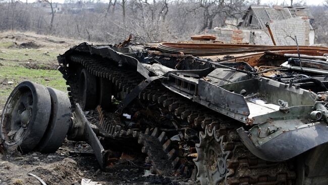 Поврежденная военная техника у поселка Логвиново Донецкой области. Архивное фото.