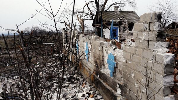 Разрушенная постройка в поселке Логвиново Донецкой области. Архивное фото