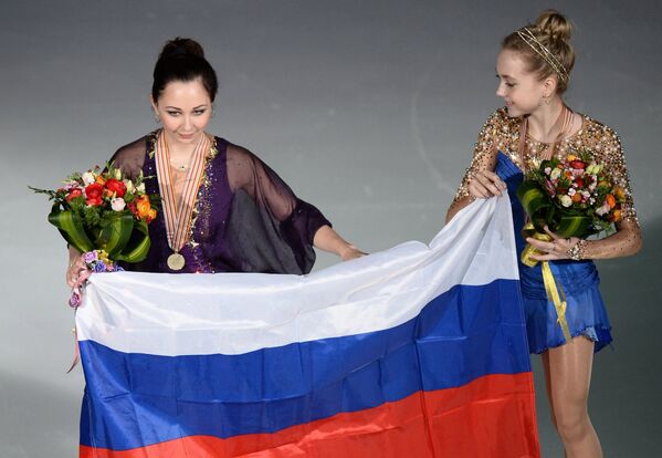 Россиянки Елизавета Туктамышева, завоевавшая золотую медаль, и Елена Радионова, завоевавшая бронзовую медаль