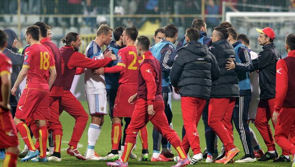 Потасовка между сборной России и игроками Черногории во время матча отборочного турнира чемпионата Европы 2016