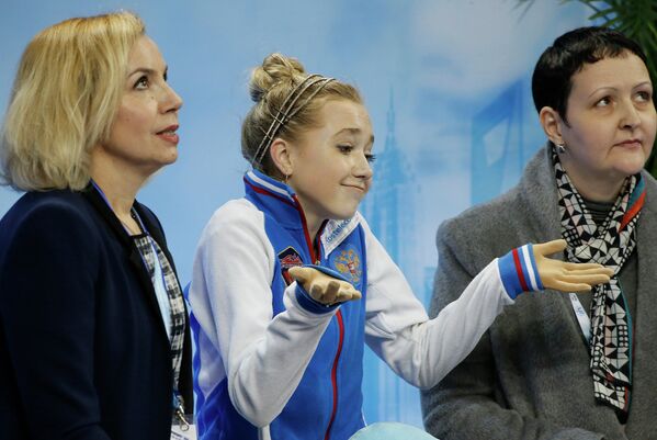 Елена Радионова (Россия) после выступления в программе женского одиночного катания на чемпионате мира по фигурному катанию в Шанхае