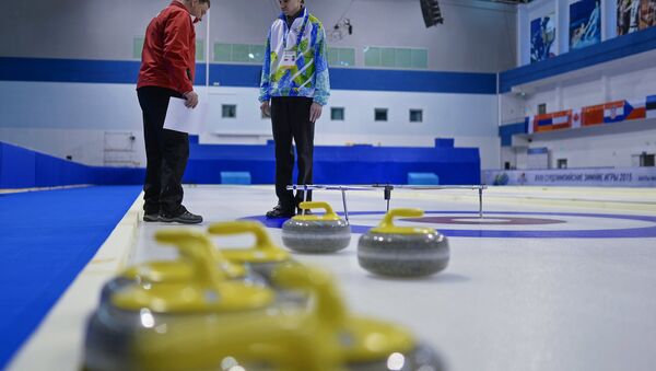 Подготовка к соревнованиям по керлингу на Сурдлимпийских играх в Ханты-Мансийске
