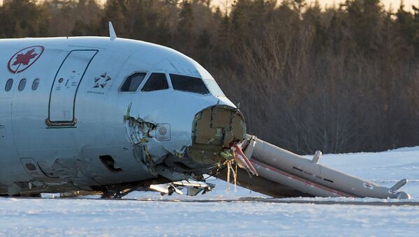 Самолет авиакомпании Air Canada выехал за пределы взлетно-посадочной полосы в международном аэропорту канадского города Галифакс