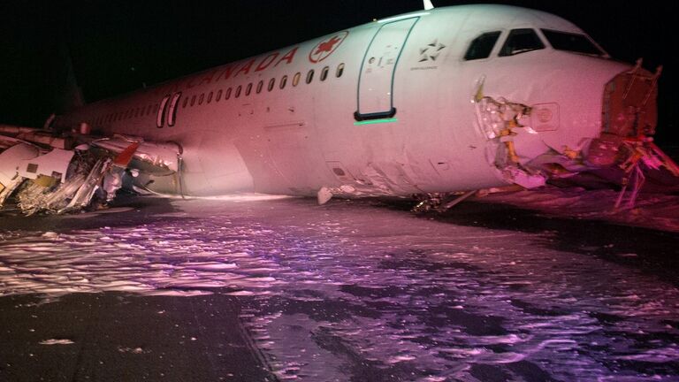 На месте ЧП с самолетом авиакомпании Air Canada в международном аэропорту канадского города Галифакс