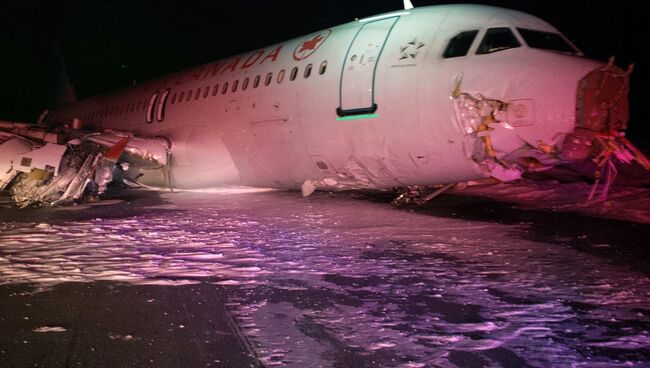 На месте ЧП с самолетом авиакомпании Air Canada в международном аэропорту канадского города Галифакс