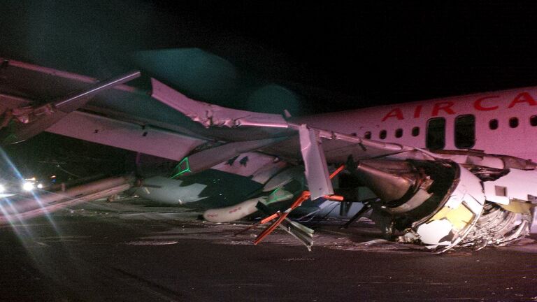 На месте ЧП с самолетом авиакомпании Air Canada в международном аэропорту канадского города Галифакс