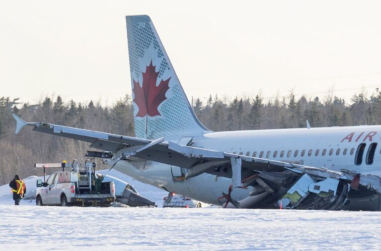 На месте ЧП с самолетом авиакомпании Air Canada в международном аэропорту канадского города Галифакс