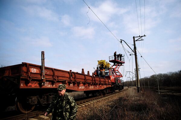 Возобновлено железнодорожное сообщение между Ясиноватой и Луганском