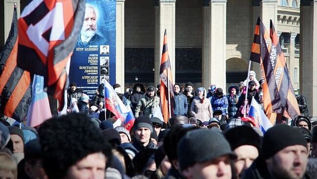 Митинг противников постановки оперы Тангейзер у Новосибирского оперного таетра