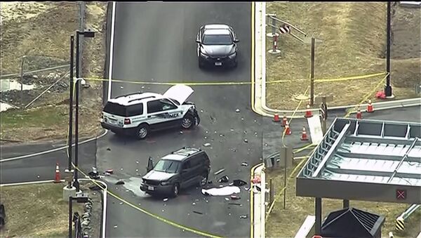 Автомобиль, на котором неизвестный пытался протаранить ворота на территории штаб-квартиры Агентства национальной безопасности США в Мэриленде. Стоп-кадр с видео. 30 марта 2015