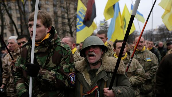 Жители Киева на демонстрации, посвященной годовщине событий на Майдане. Архивное фото