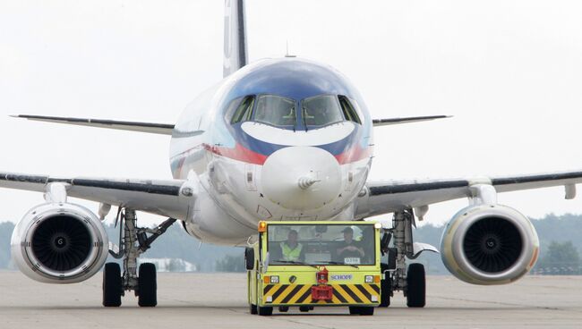 Самолет Sukhoi Superjet 100