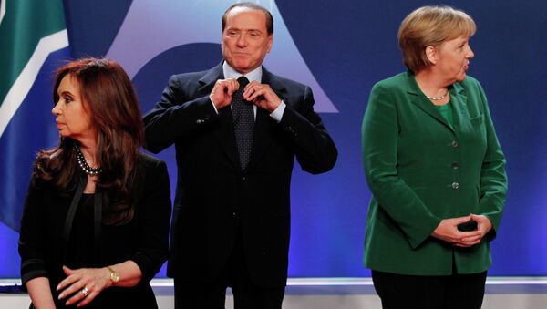 Премьер-министр Италии Сильвио Берлускони (в центре) на церемонии официального фотографирования глав государств и правительств стран группы 20
