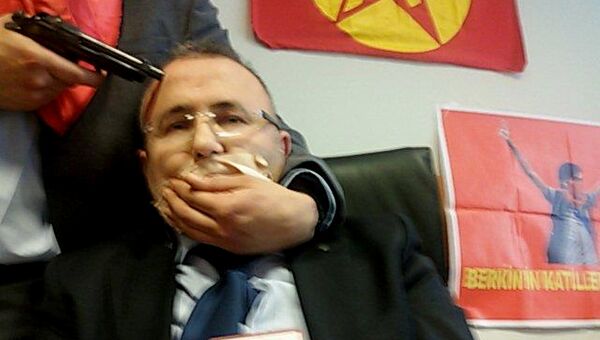 Турецкий прокурор, взятый в заложники в Стамбуле
