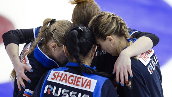 Игроки женской команды России по керлингу на XVIII Сурдлимпийских зимних играх в Ханты-Мансийске