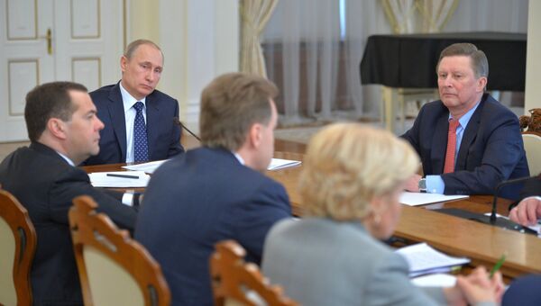 Владимир Путин на совещании с членами правительства РФ, архивное фото