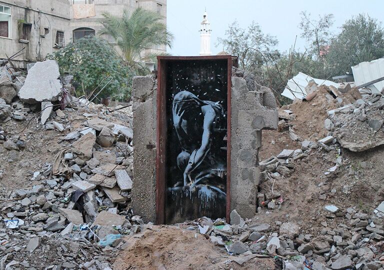 Граффити Результаты бомбардировки английского художника Бэнкси. Сектор Газа, Палестина Граффити Результаты бомбардировки английского художника Бэнкси. Сектор Газа, Палестина