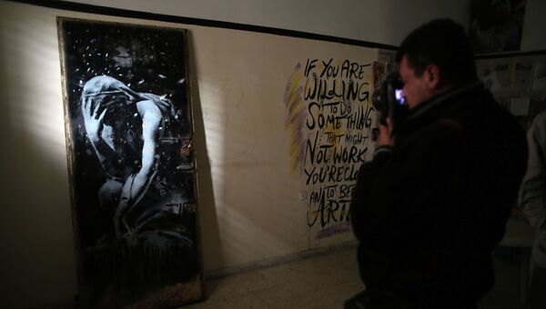 Граффити Результаты бомбардировки английского художника Бэнкси. Архивное фото