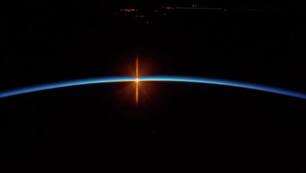 Восход солнца - взгляд из космоса