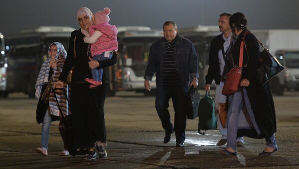 Эвакуированные из Йемена в подмосковном аэропорту Чкаловский