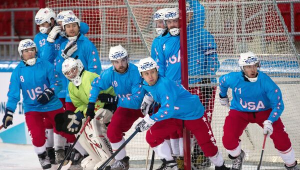 Игроки сборной США на чемпионате мира по хоккею с мячом в Хабаровске