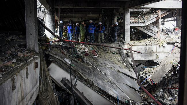 В разрушенном здании аэропорта Донецка. Архивное фото