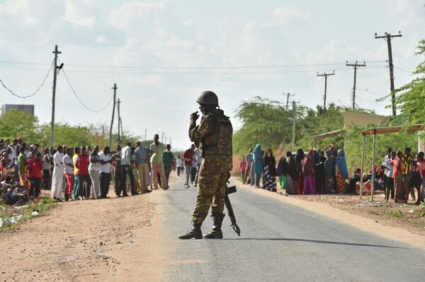 Солдат сил самообороны Кении возле университета в городе Гарисса