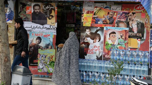 У магазина на одной из улиц в Тегеране