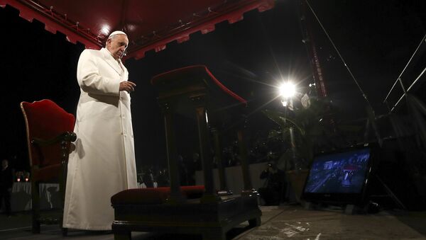 Папа Франциск возглавил церемонию Крестного пути у Колизея в Страстную Пятницу