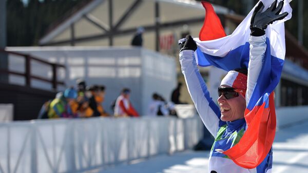 Анна Федулова (Россия) на финише масс-старта среди женщин на XVIII Сурдлимпийских зимних играх в Ханты-Мансийске