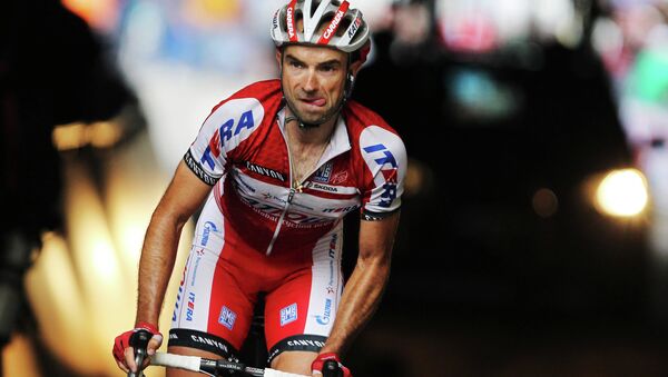 Испанец Анхель Висиозо Аркос на трассе девятнадцатого этапа веломногодневки Джиро д'Италия 2012. Архивное фото