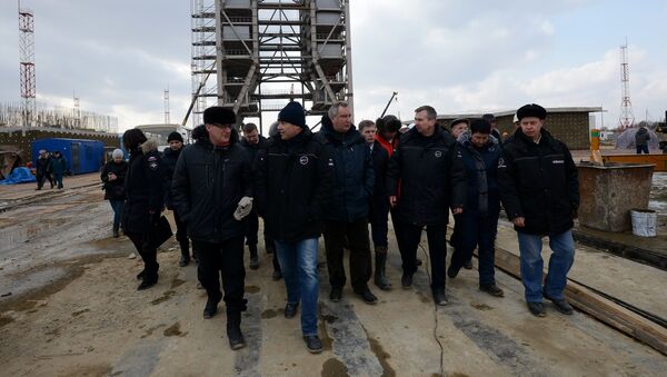 Заместитель председателя правительства РФ Дмитрий Рогозин (третий слева) инспектирует ход строительства космодрома Восточный. Архивное фото