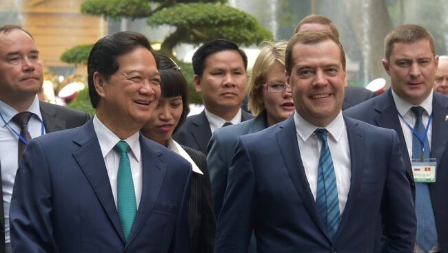 Председатель правительства РФ Дмитрий Медведев и премьер-министр Вьетнама Нгуен Тан Зунг
