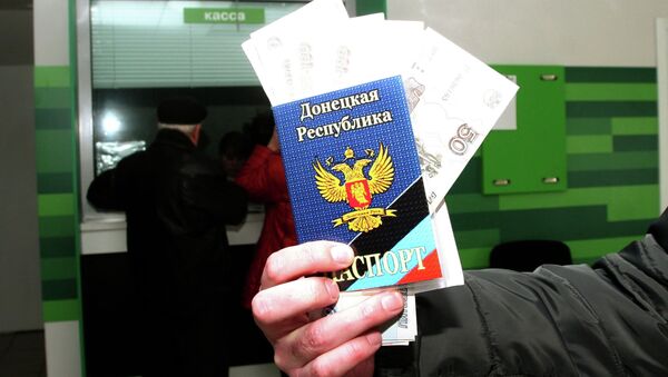 Жители ДНР получают пенсии в рублях в Центральном Республиканском банке. Архивное фото