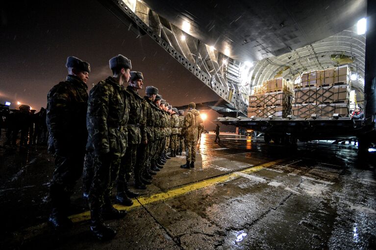 Зимняя форма одежды для военнослужащих ВС Украины доставлена в аэропорт Борисполь из Канады