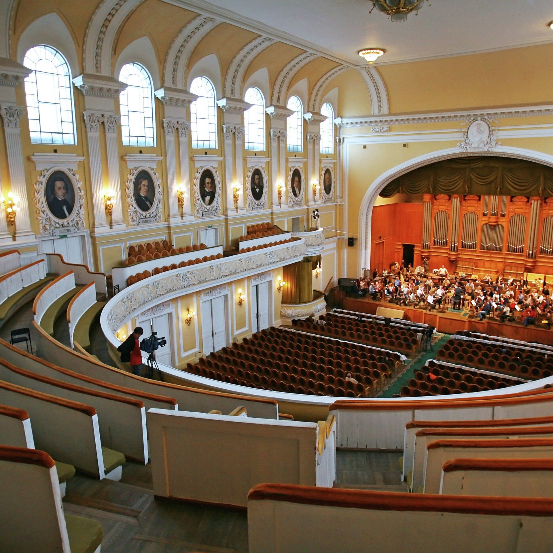 Большой концертный зал консерватории Чайковского