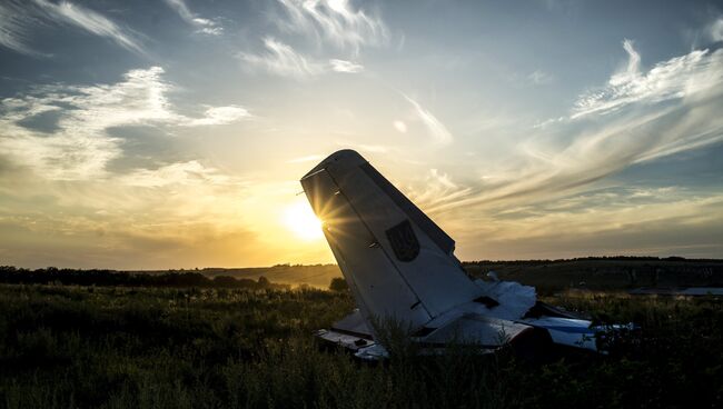 Обломки самолета Ан-26 вооруженных сил Украины. Архивное фото