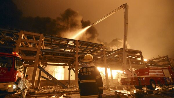Пожарные на месте взрыва на химзаводе в Чжанчжоу, Китай