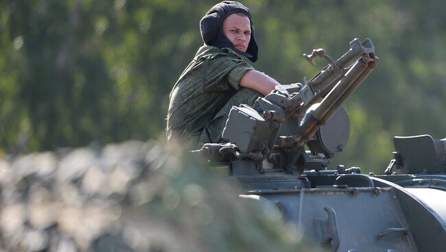 Военнослужащий на полигоне 2-й гвардейской мотострелковой Таманской дивизии в поселке Алабино. Архивное фото